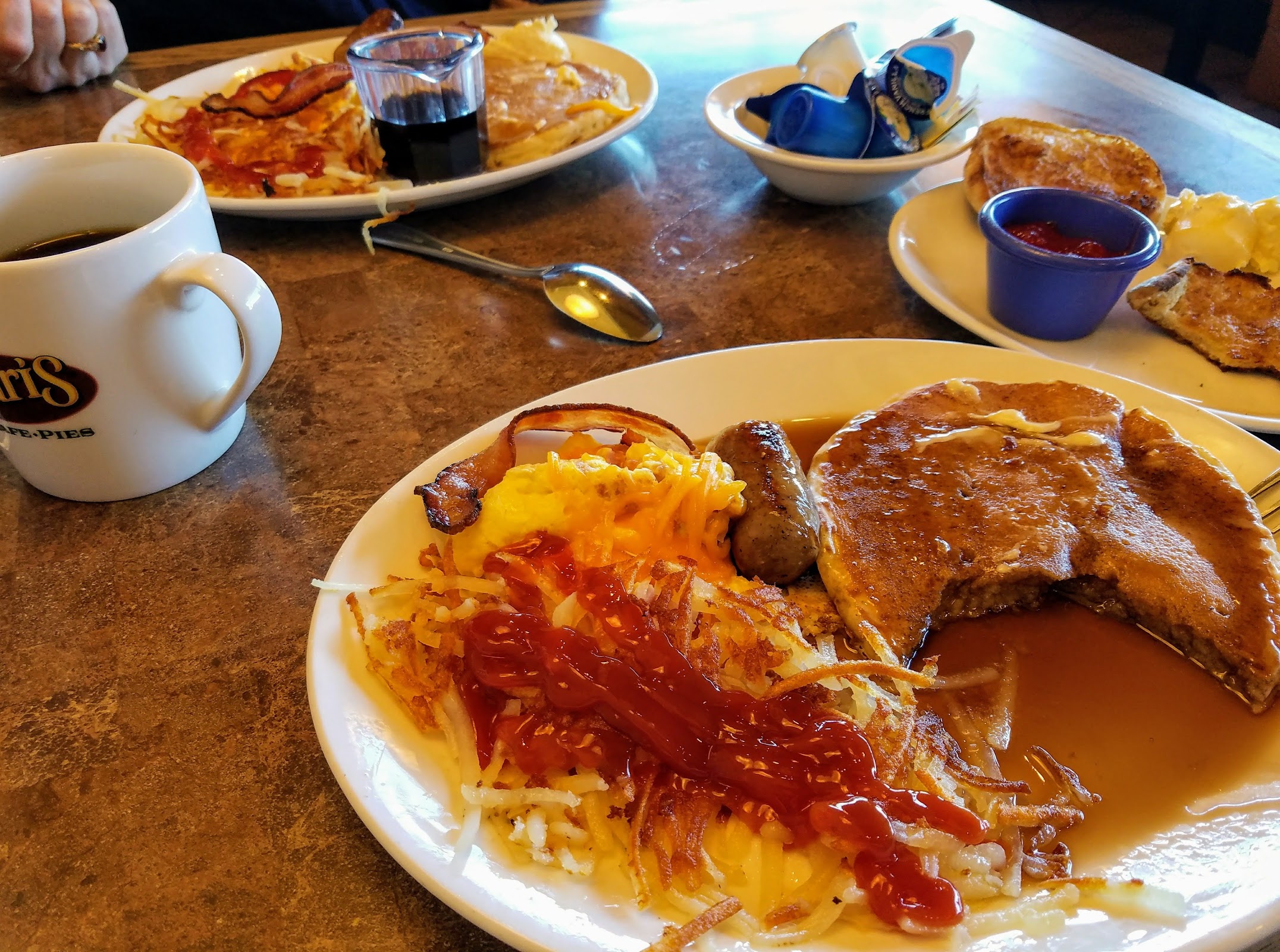 Shari's Cafe and Pies photo 2